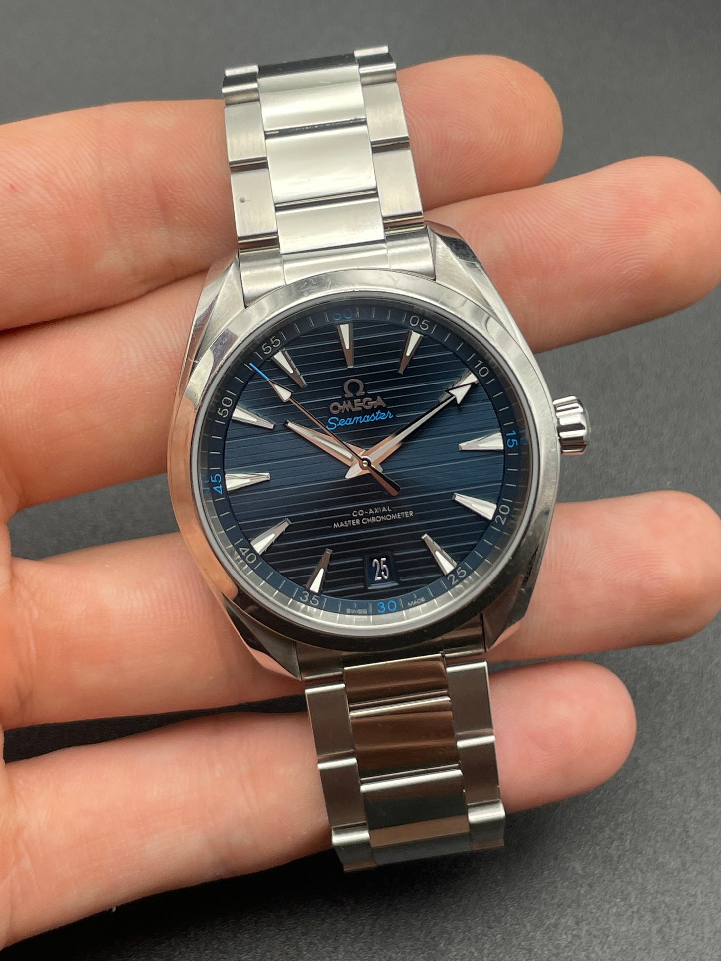 Omega Aqua Terra 220.10.41.21.03.001 Watch and Cards