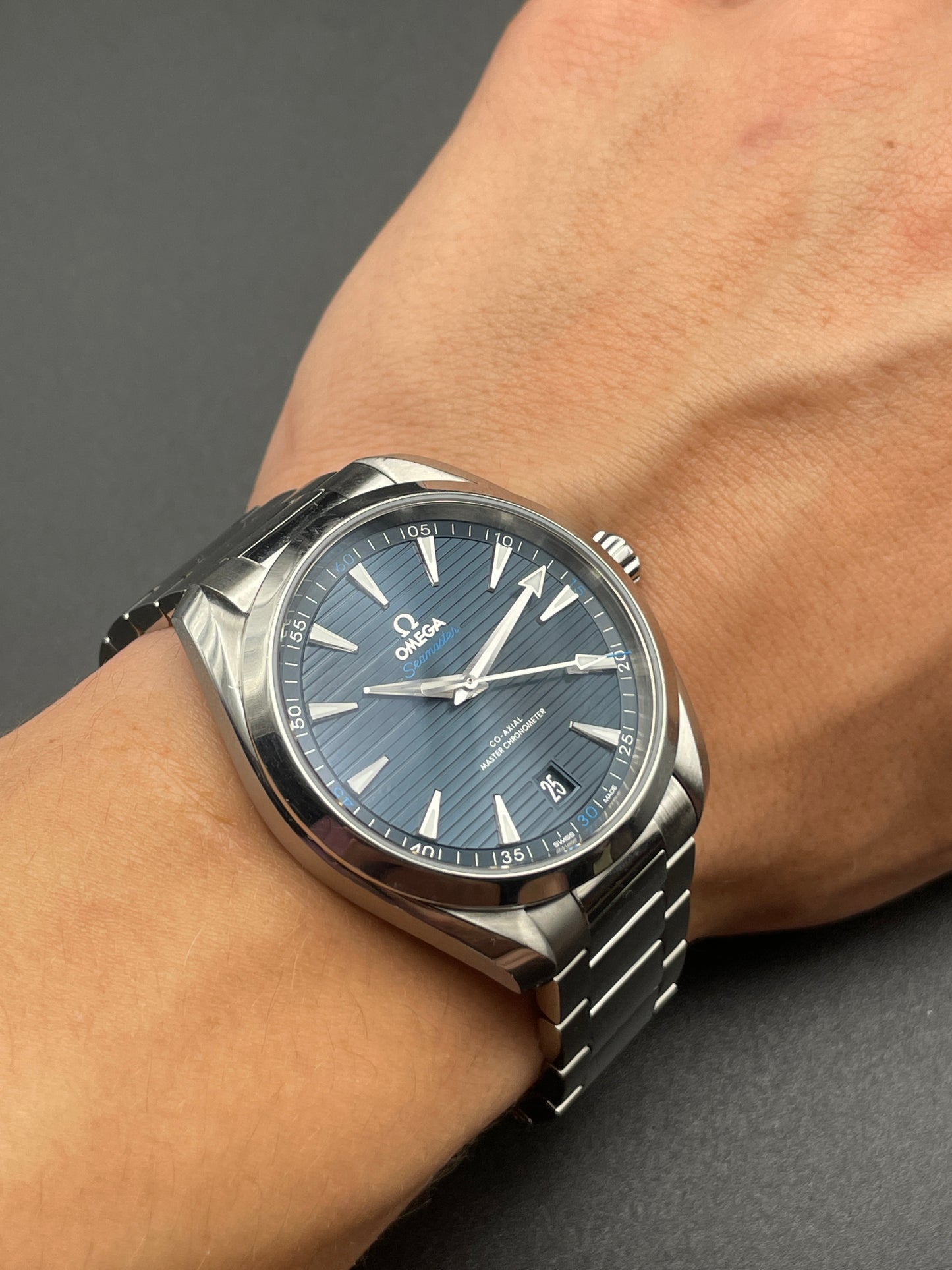 Omega Aqua Terra 220.10.41.21.03.001 Watch and Cards